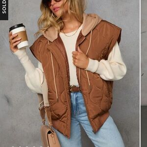 VICI VEST FALL FOREVER HOODED PUFFER VEST SIZE MEDIUM NEW IN PACKAGE WITH TAGS